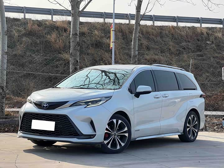 Фото 1 - Toyota Granvia