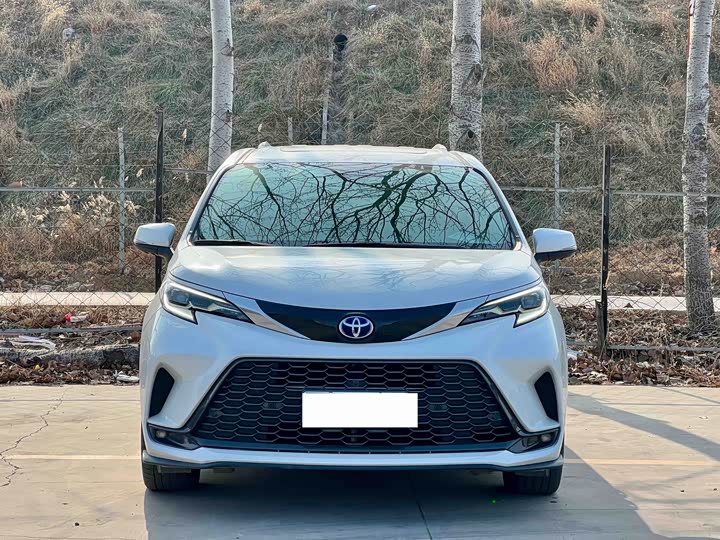 Фото 2 - Toyota Granvia