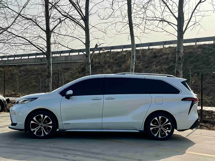 Фото 5 - Toyota Granvia