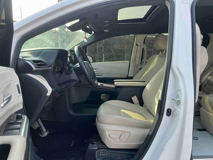 Фото 6 - Toyota Granvia