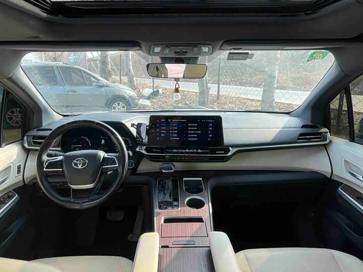 Фото 9 - Toyota Granvia