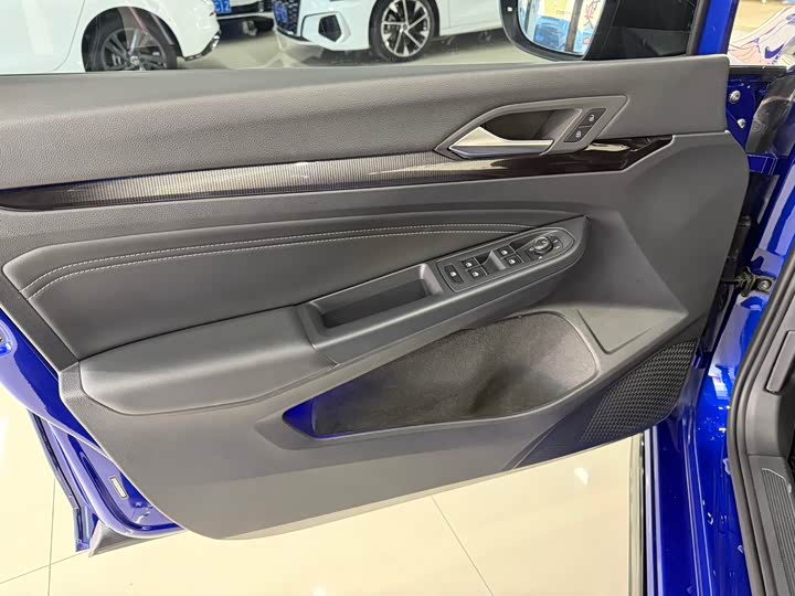 Фото 7 - Volkswagen Golf