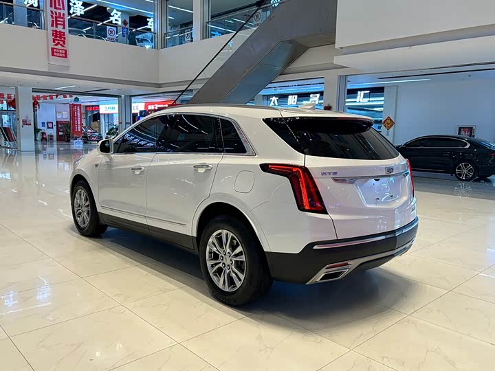 Фото 4 - Cadillac XT5