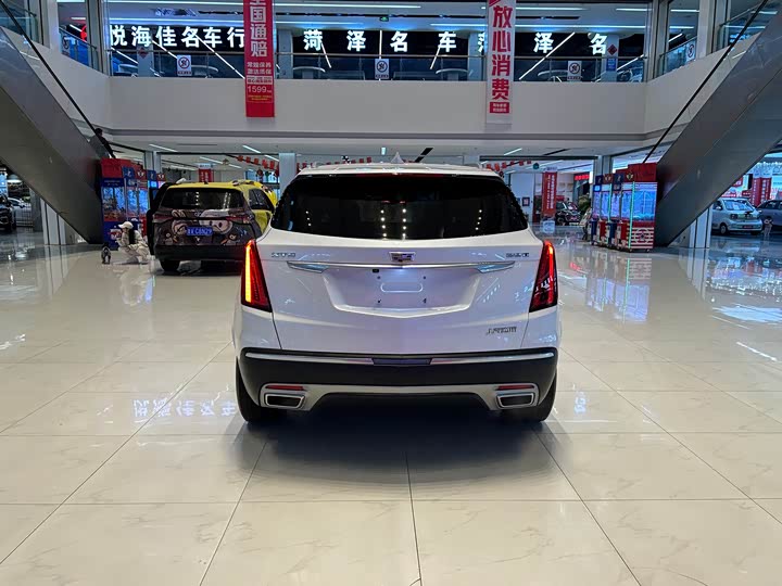 Фото 6 - Cadillac XT5