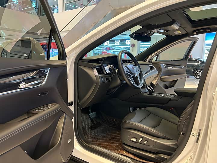Фото 7 - Cadillac XT5