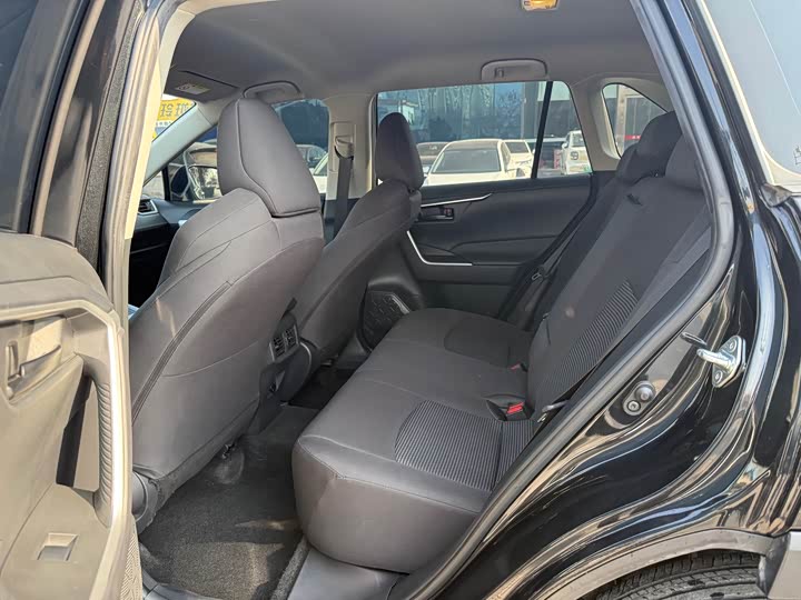 Фото 5 - Toyota Wildlander