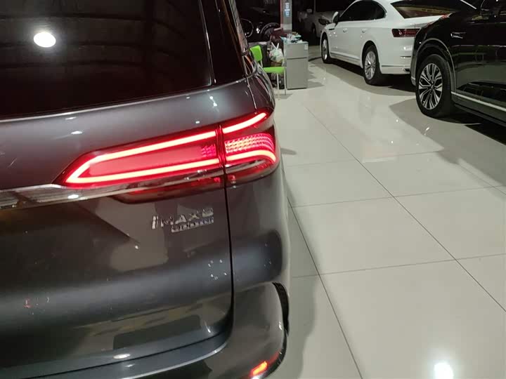 Фото 8 - Roewe iMax 8