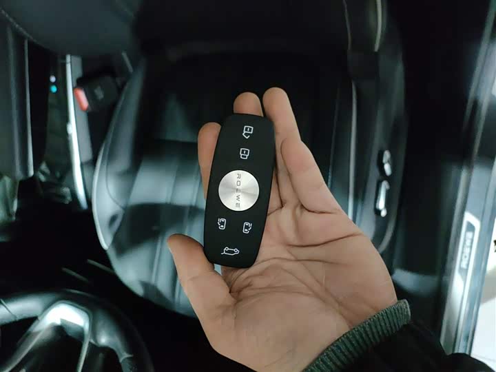 Фото 9 - Roewe iMax 8