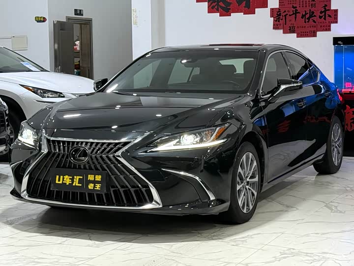 Фото 1 - Lexus ES