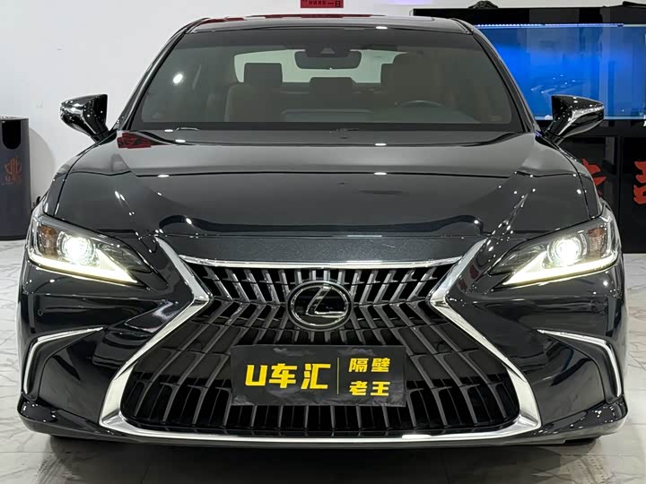 Фото 2 - Lexus ES