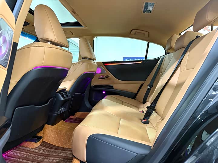 Фото 6 - Lexus ES