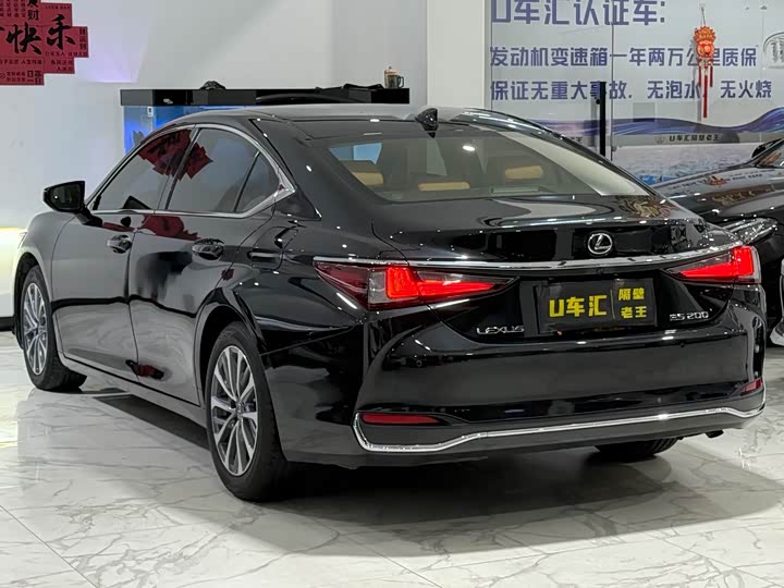 Фото 9 - Lexus ES