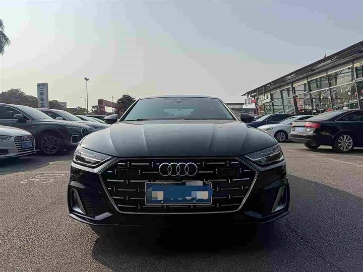 Фото 2 - Audi A7L