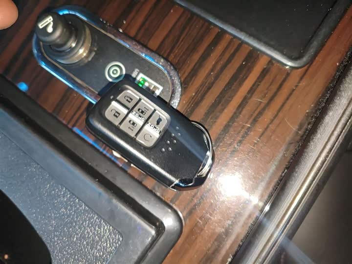 Фото 9 - Honda Elysion