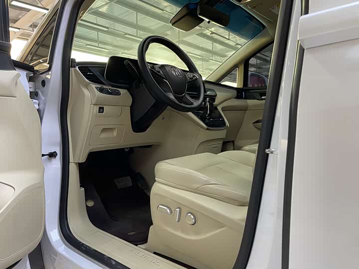 Фото 3 - Buick GL8 ES