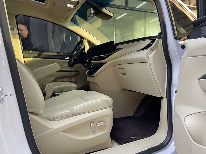 Фото 5 - Buick GL8 ES