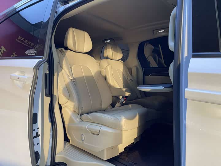 Фото 9 - Buick GL8 ES