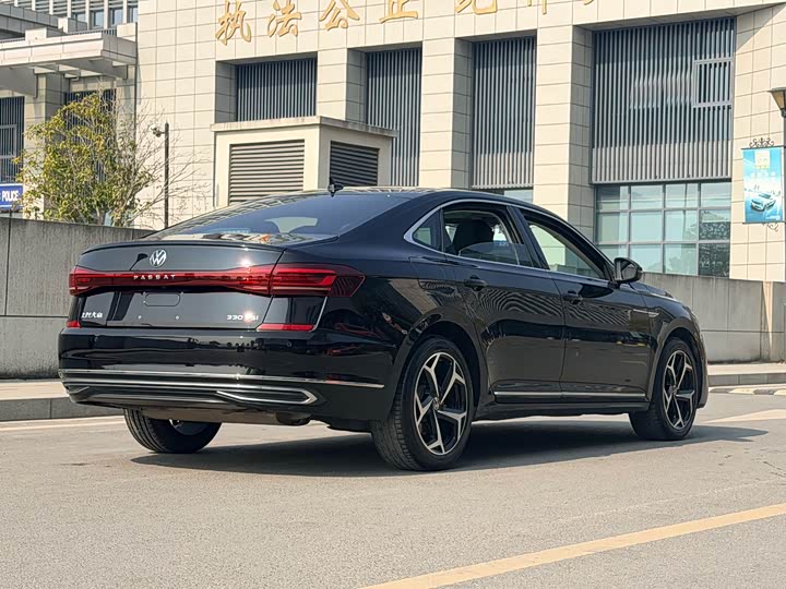 Фото 4 - Volkswagen Passat