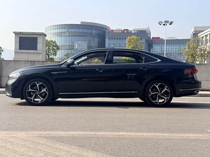 Фото 7 - Volkswagen Passat