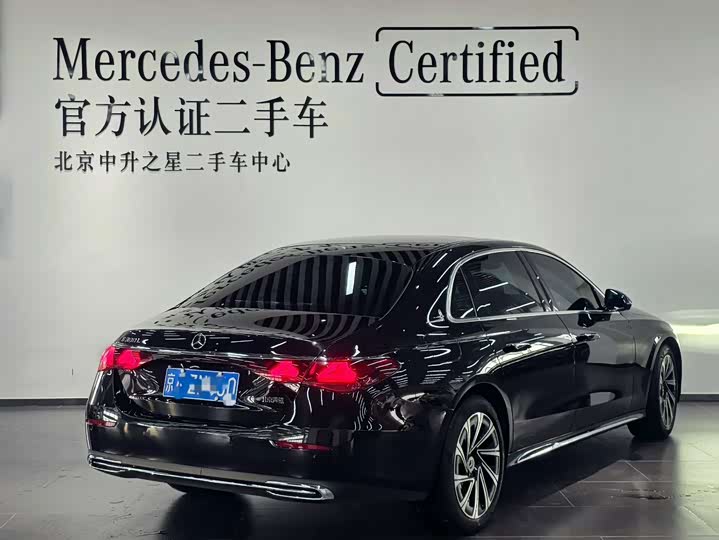 Фото 3 - Mercedes-Benz E-Class