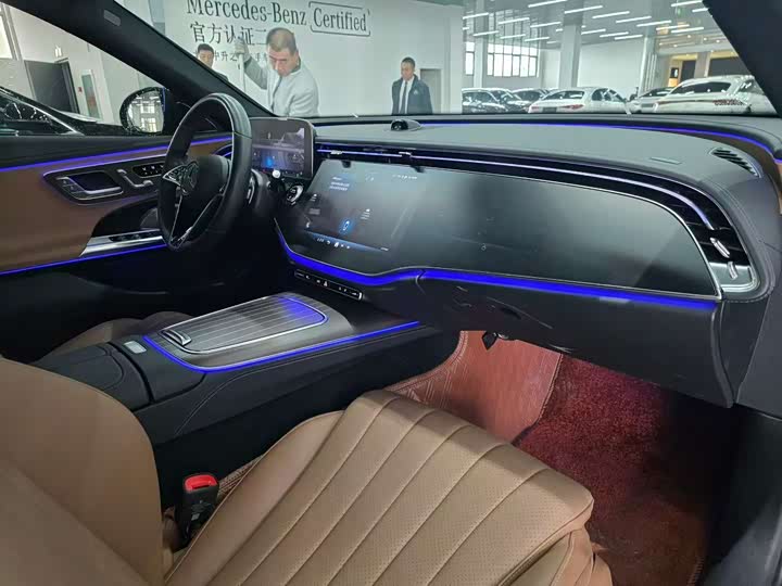 Фото 4 - Mercedes-Benz E-Class