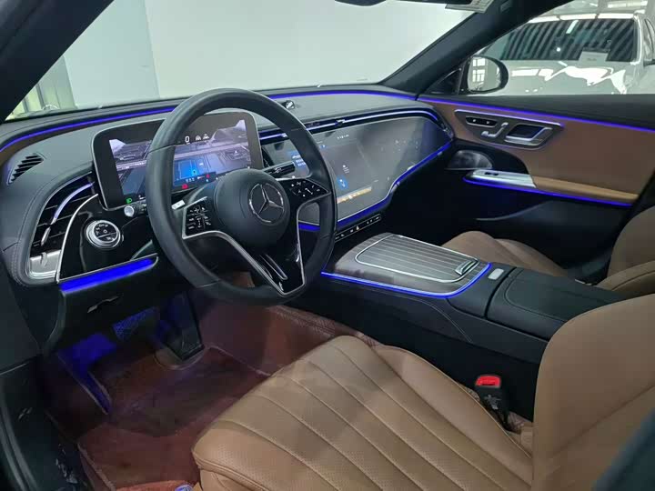 Фото 7 - Mercedes-Benz E-Class