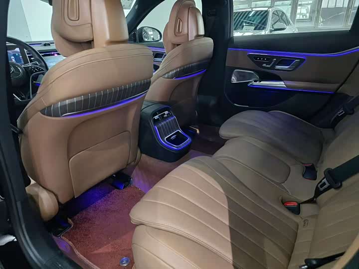 Фото 8 - Mercedes-Benz E-Class