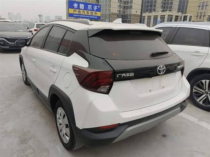 Фото 5 - Toyota Yaris L Hatchback