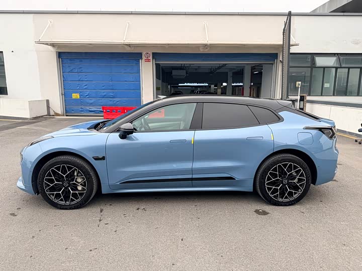 Фото 7 - Zeekr 001