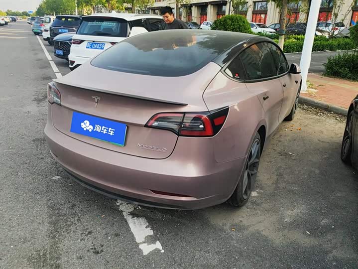 Фото 3 - Tesla Model 3