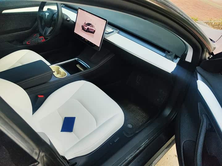 Фото 8 - Tesla Model 3