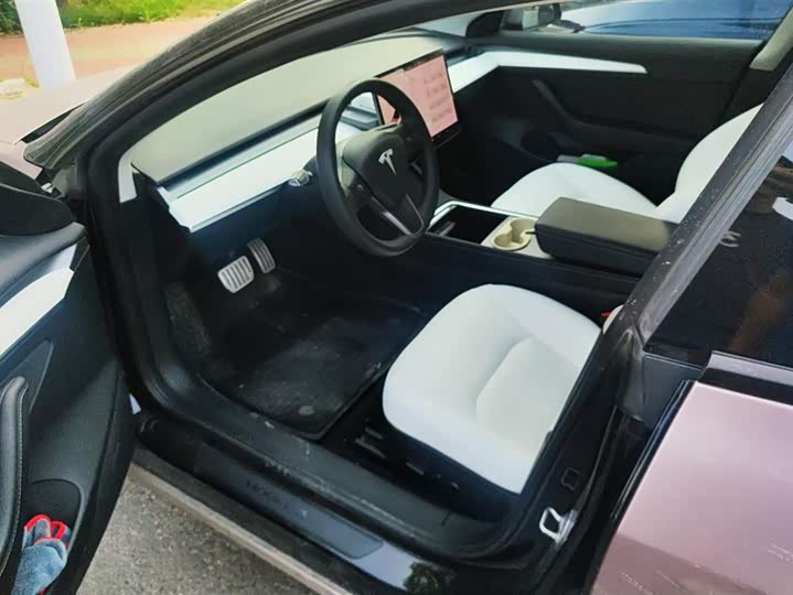 Фото 9 - Tesla Model 3