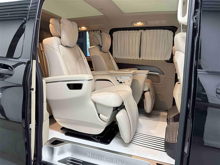 Фото 8 - Mercedes-Benz V-Class