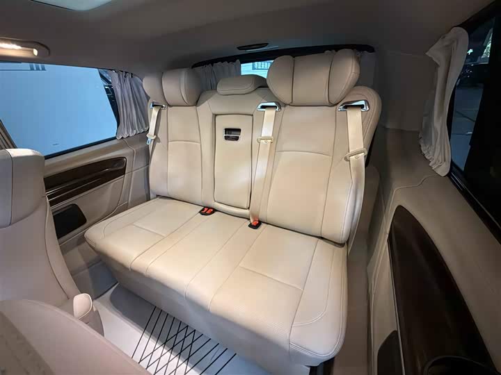 Фото 9 - Mercedes-Benz V-Class