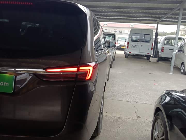 Фото 8 - Buick GL8 ES