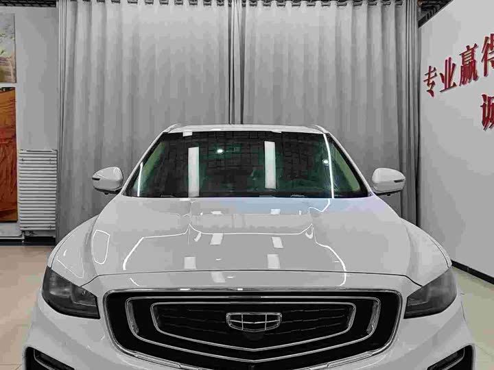 Фото 2 - Geely Atlas