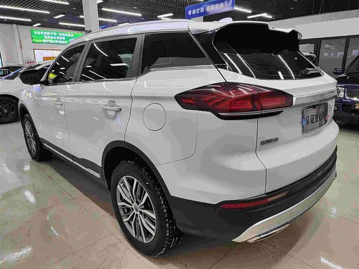 Фото 6 - Geely Atlas