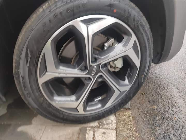 Фото 6 - Geely Monjaro