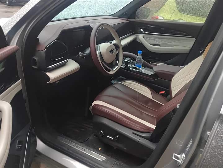 Фото 9 - Geely Monjaro