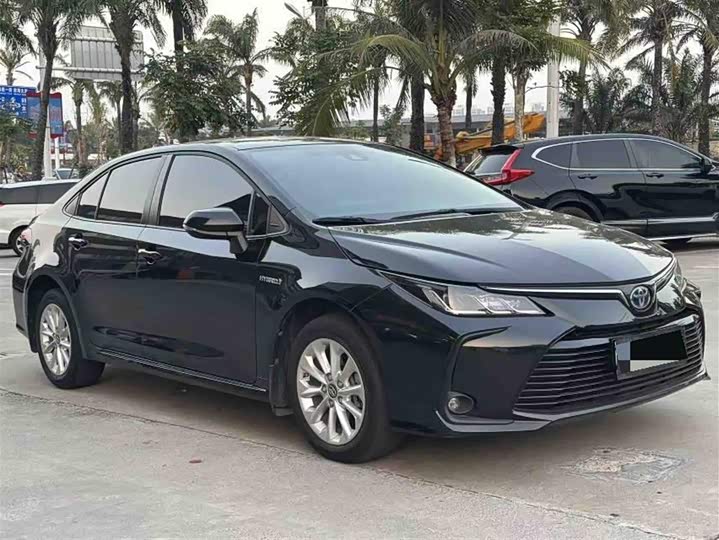 Фото 2 - Toyota Corolla