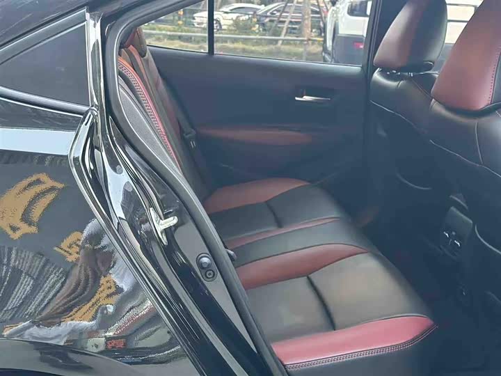 Фото 4 - Toyota Corolla