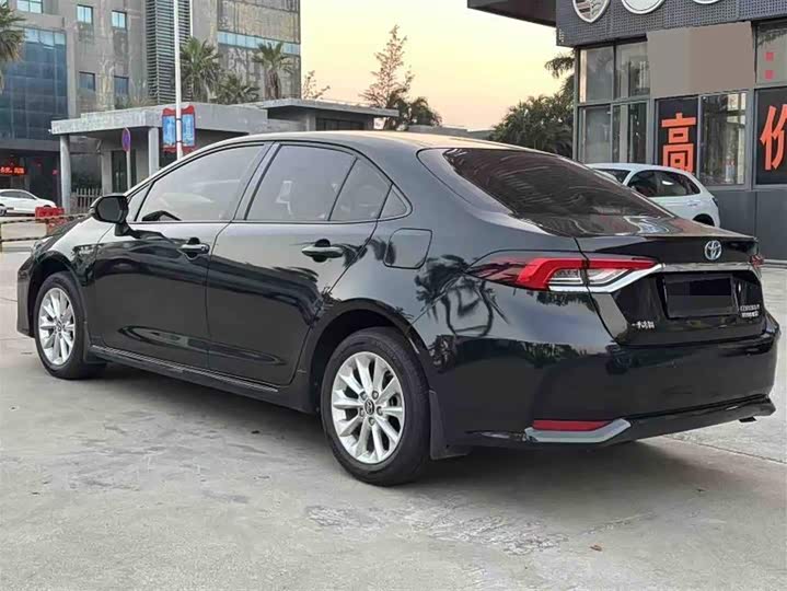 Фото 7 - Toyota Corolla