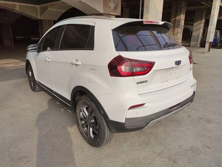 Фото 5 - Geely Vision X3