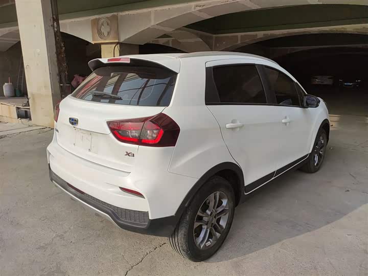 Фото 7 - Geely Vision X3