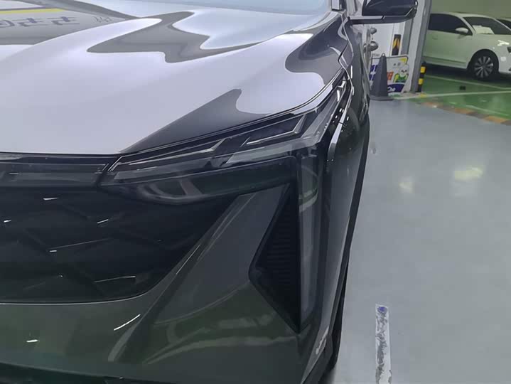 Фото 5 - Geely Atlas