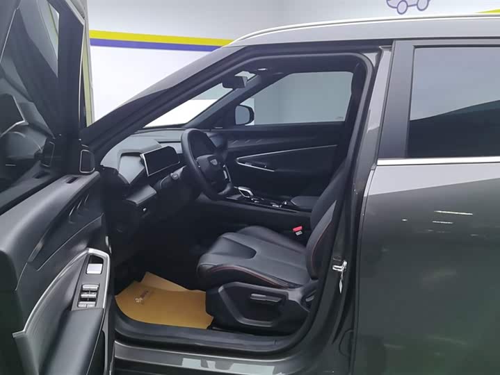 Фото 9 - Geely Atlas