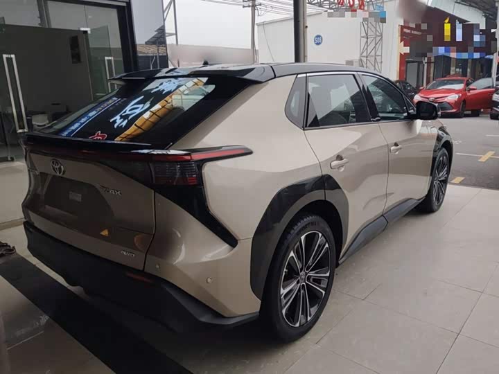 Фото 7 - Toyota bZ4X