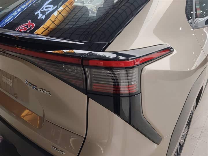 Фото 8 - Toyota bZ4X