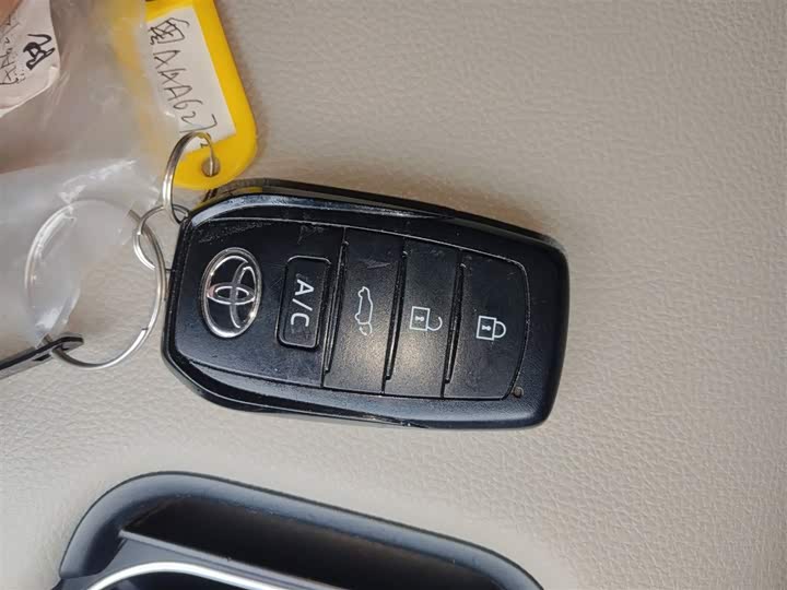 Фото 9 - Toyota bZ4X