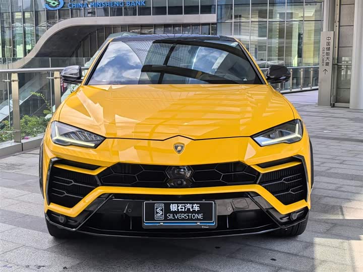 Фото 2 - Lamborghini Urus